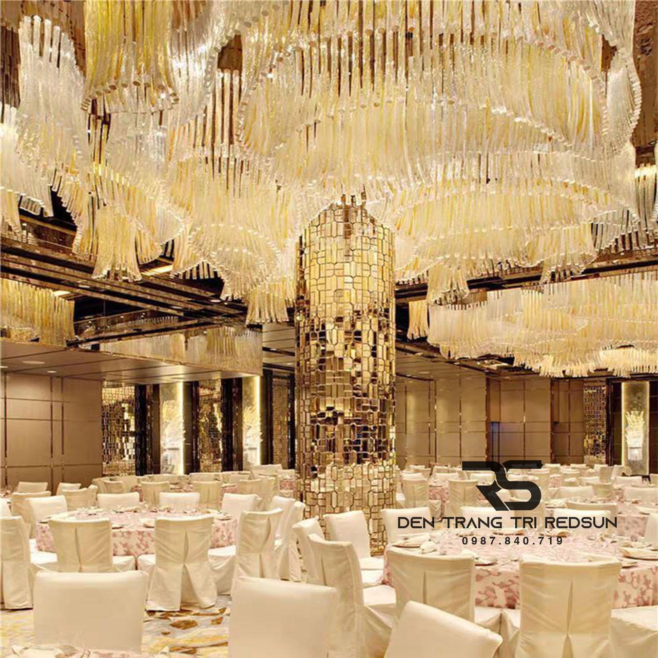 Đèn Chùm Sảnh Khách Sạn, Nhà Hàng, Phòng Tiệc Cao Cấp Phong Cách Hiện Đại Chất Liệu Thủy Tinh HTK-NK003