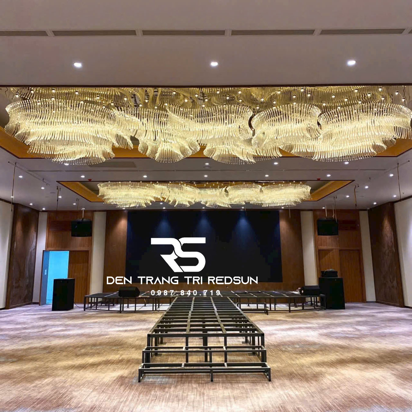 Đèn Chùm Sảnh Khách Sạn, Nhà Hàng, Phòng Tiệc Cao Cấp Phong Cách Hiện Đại Chất Liệu Thủy Tinh HTK-NK003