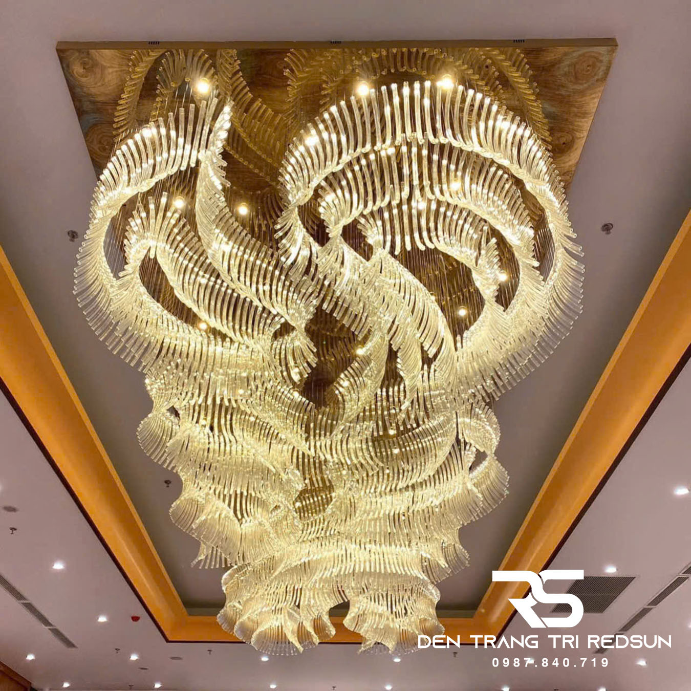 Đèn Chùm Sảnh Khách Sạn, Nhà Hàng, Phòng Tiệc Cao Cấp Phong Cách Hiện Đại Chất Liệu Thủy Tinh HTK-NK003