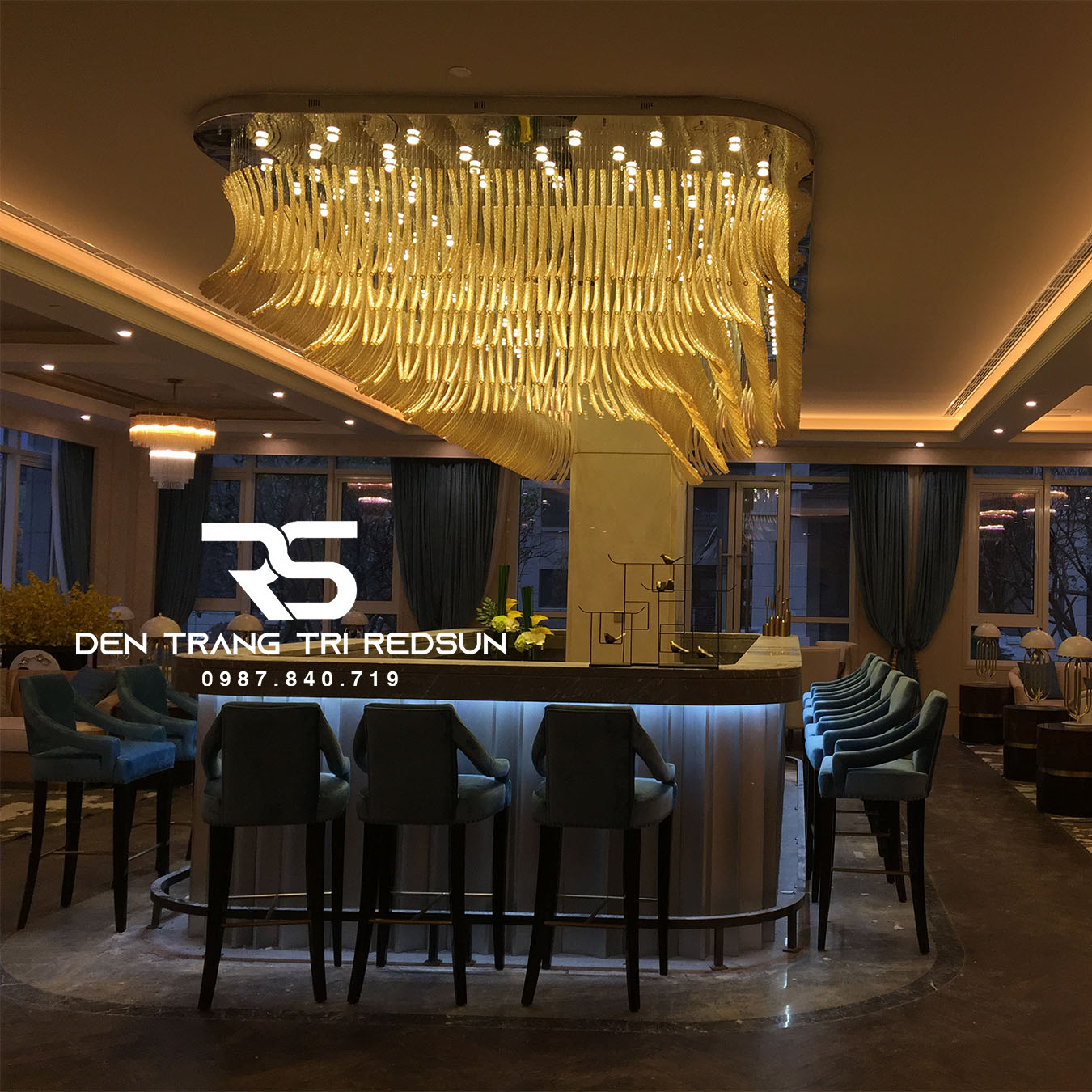 Đèn Chùm Sảnh Khách Sạn, Nhà Hàng, Phòng Tiệc Cao Cấp Phong Cách Hiện Đại Chất Liệu Thủy Tinh HTK-NK003