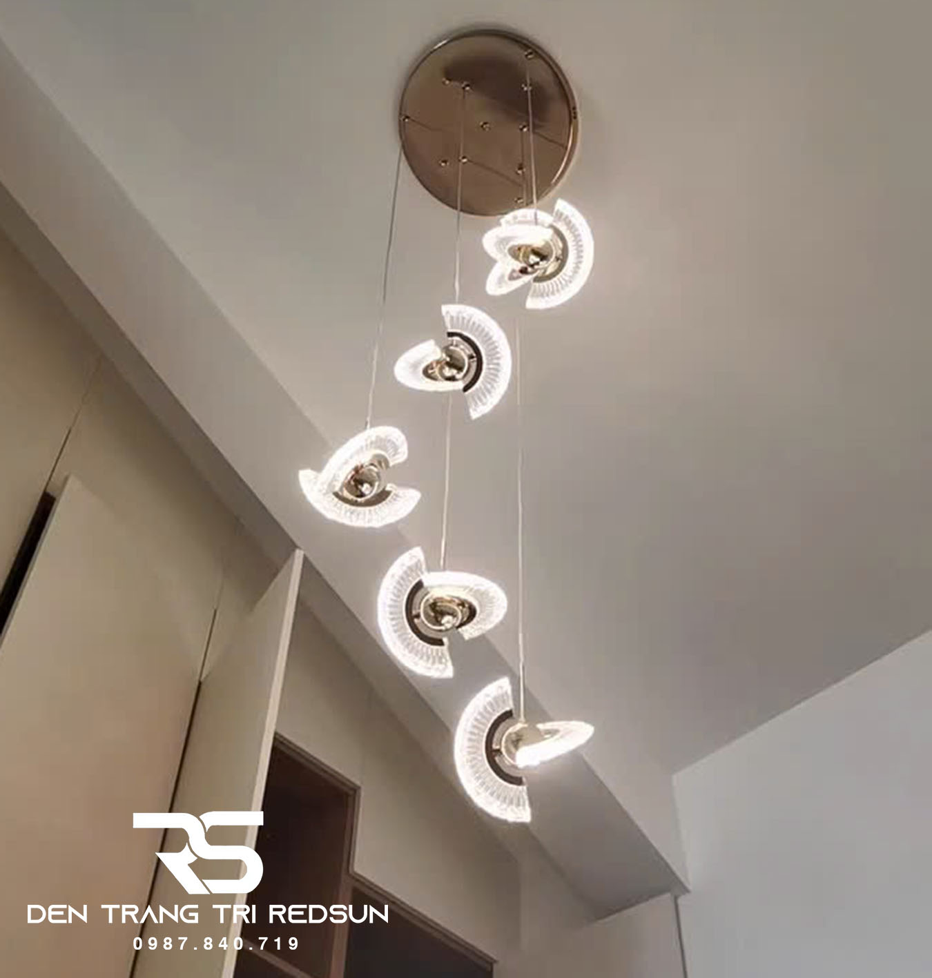 Đèn Thả Trần Hiện Đại Lắp Thông Tầng Cầu Thang, Phòng Khách, Bàn Ăn Chất Liệu Acrylic HTK072