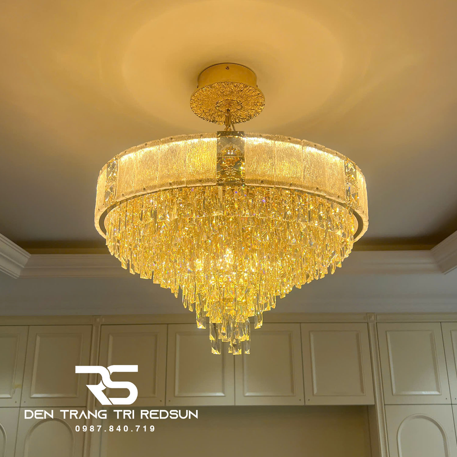 Đèn Chùm Pha Lê Cao Cấp Lắp Phòng Khách, Phòng Ngủ, Khách Sạn, Nhà Hàng Phong Cách Hiện Đại Dáng Tròn TPL326