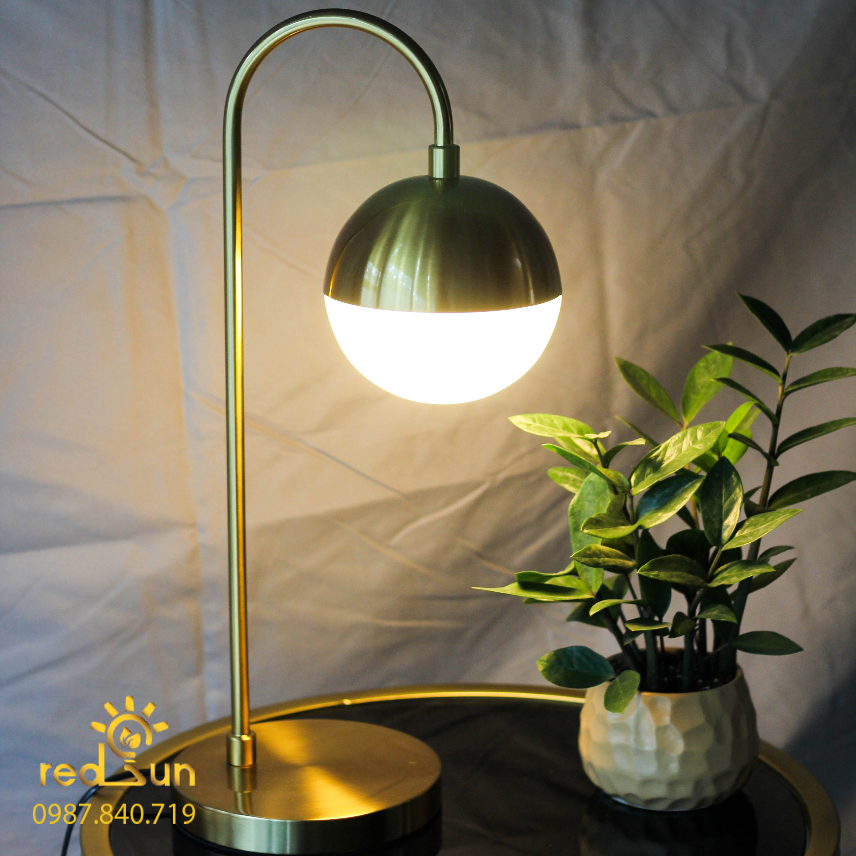 Đèn bàn hiện đại B123