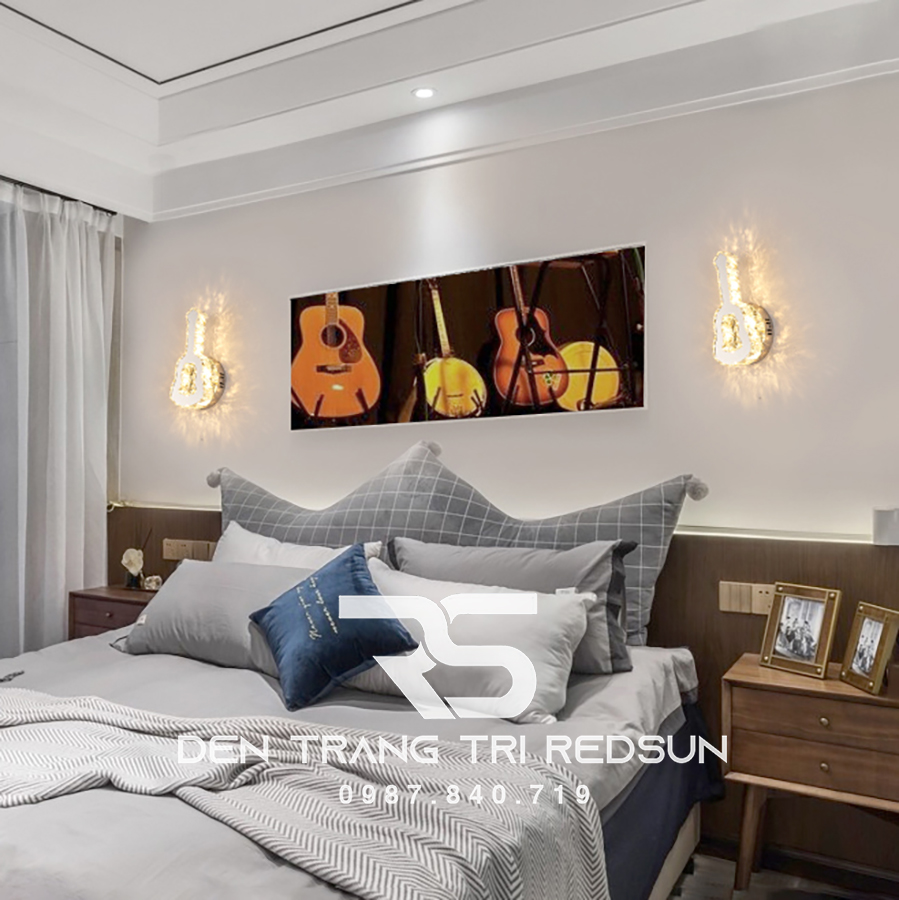 Đèn tường pha lê trang trí phòng khách hiện đại DT1173