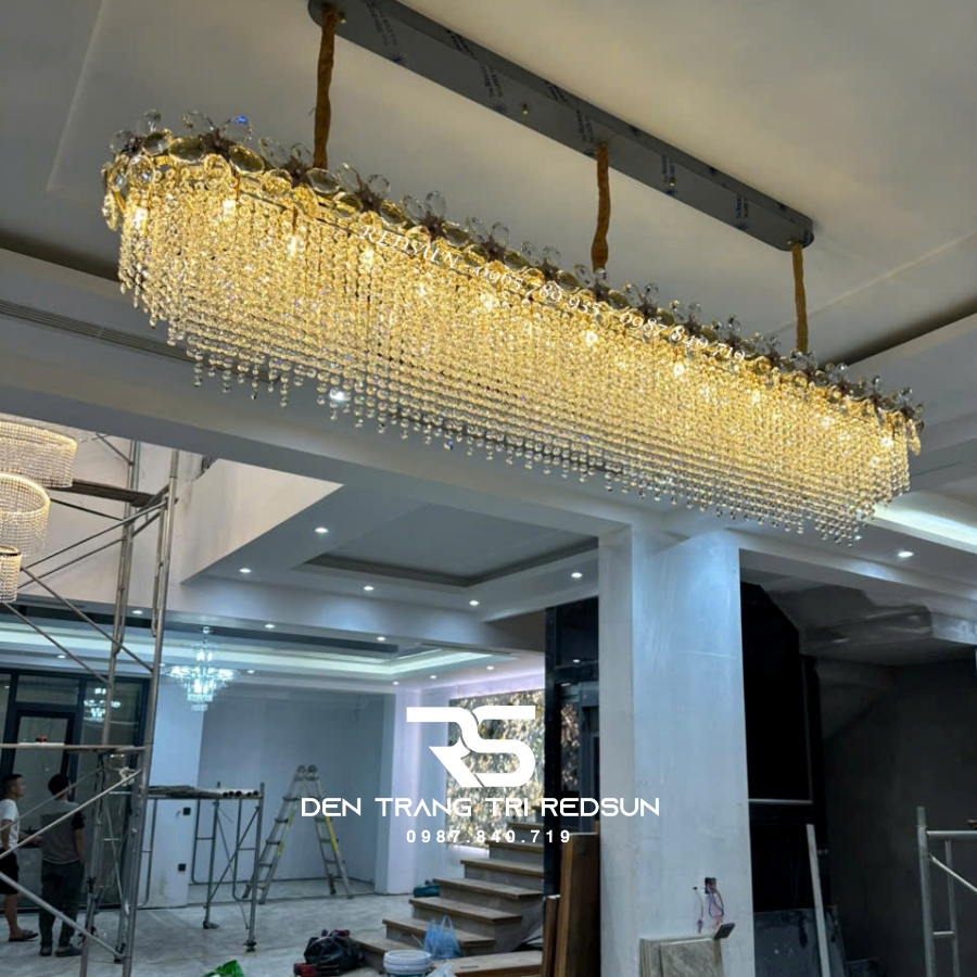 Đèn Chùm Pha Lê Thả Bàn Ăn, Bàn Đảo Hiện Đại Dáng Ngang L8686