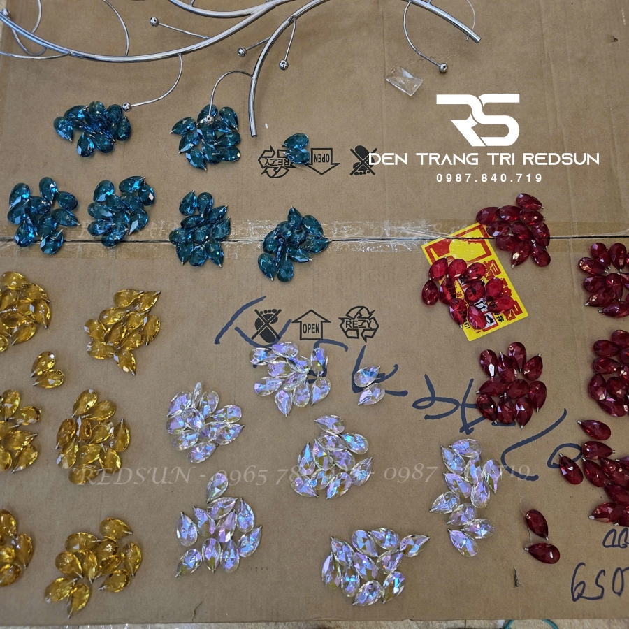 Đèn Thả Thông Tầng Hiện Đại Dải Hoa Pha Lê HTK067 