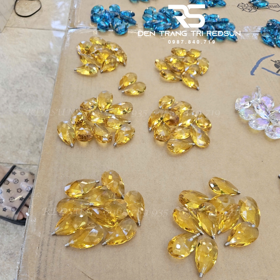 Đèn Thả Thông Tầng Hiện Đại Dải Hoa Pha Lê HTK067 