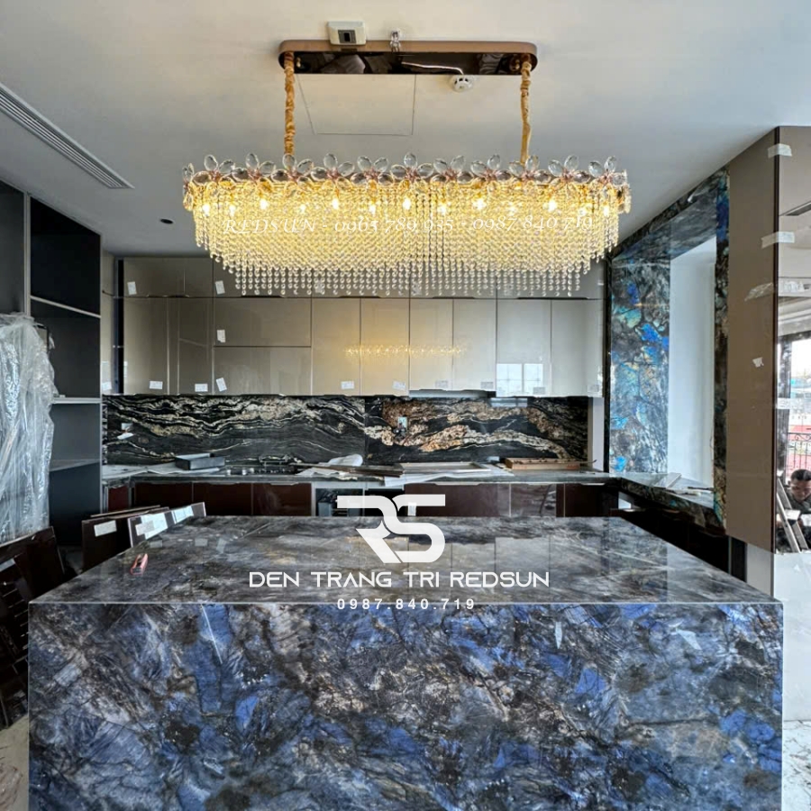 Đèn Chùm Pha Lê Thả Bàn Ăn, Bàn Đảo Hiện Đại Dáng Ngang L8686