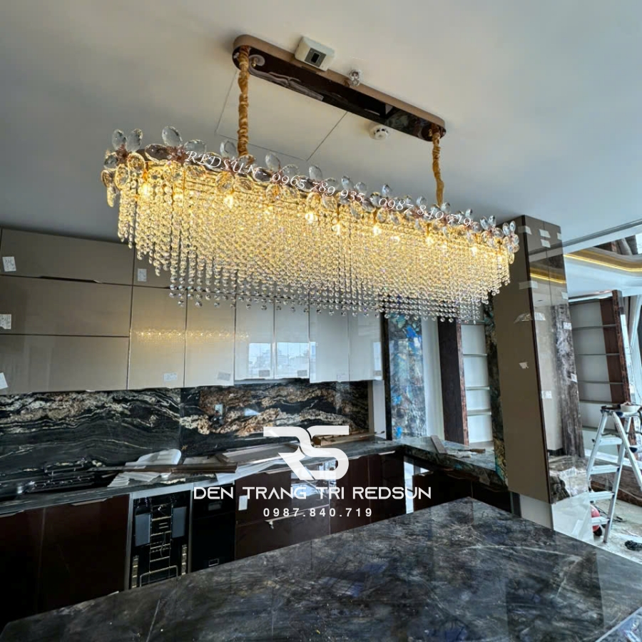 Đèn Chùm Pha Lê Thả Bàn Ăn, Bàn Đảo Hiện Đại Dáng Ngang L8686