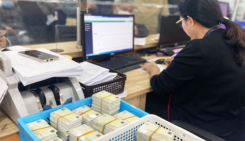 Quá nhiều tài xế 'mòn mỏi' chờ GPLX thẻ PET bản cứng