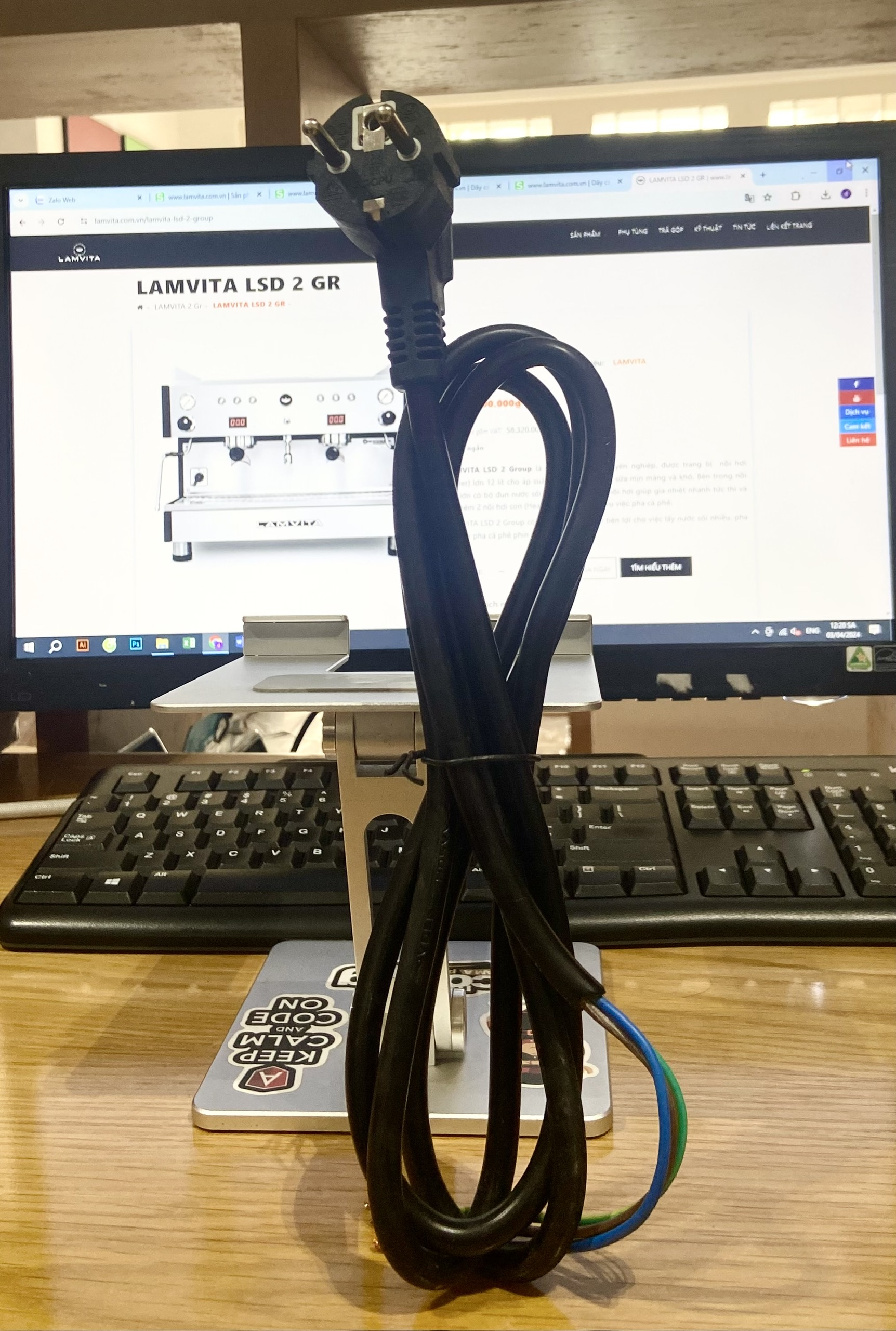 Dây cáp nguồn có gắn đầu cắm, tiết diện 1mm2 dài 2 mét, dùng cho điện áp 220-240V, mới 100%