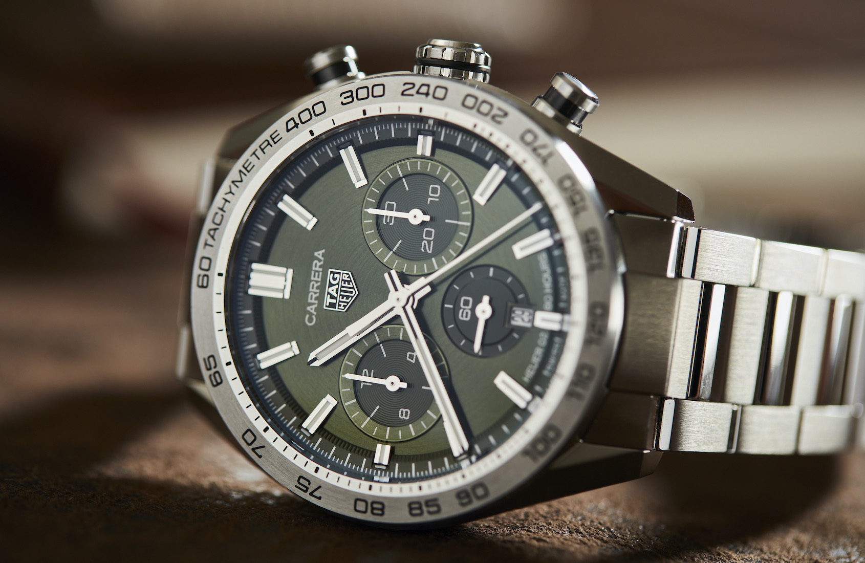 Đồng hồ mặt số Xanh ô liu- Tông màu hot nhất hè - thu 2021