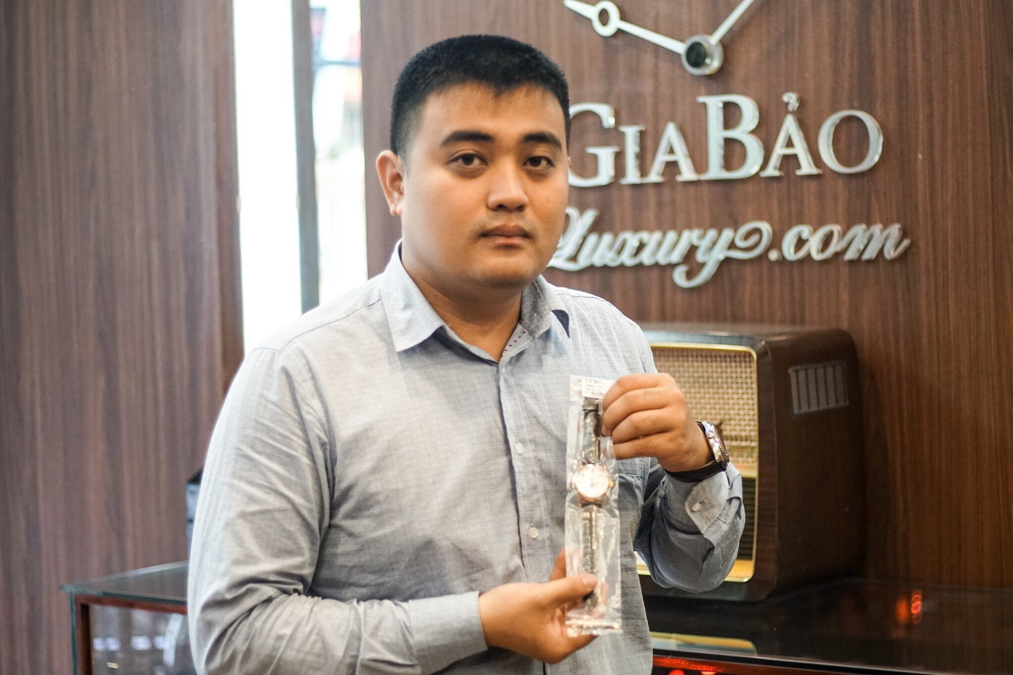 Deal đặc biệt: Vào tên chính chủ khách hàng chiếc đồng hồ Patek Philippe 5205r-001 Annual Calendar mặt số màu trắng