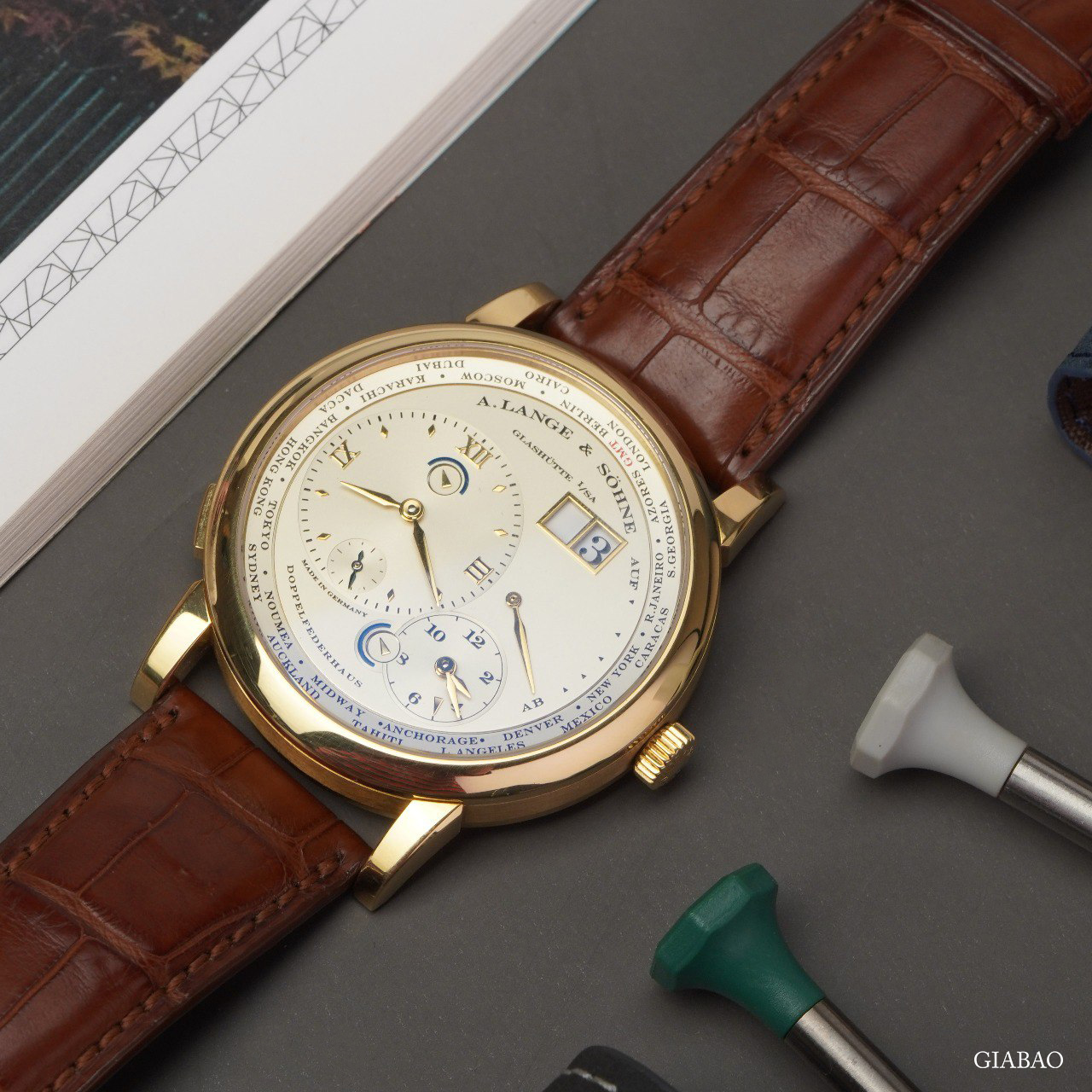 A. Lange & Söhne Lange 1 Time Zone 41.9mm 116.021