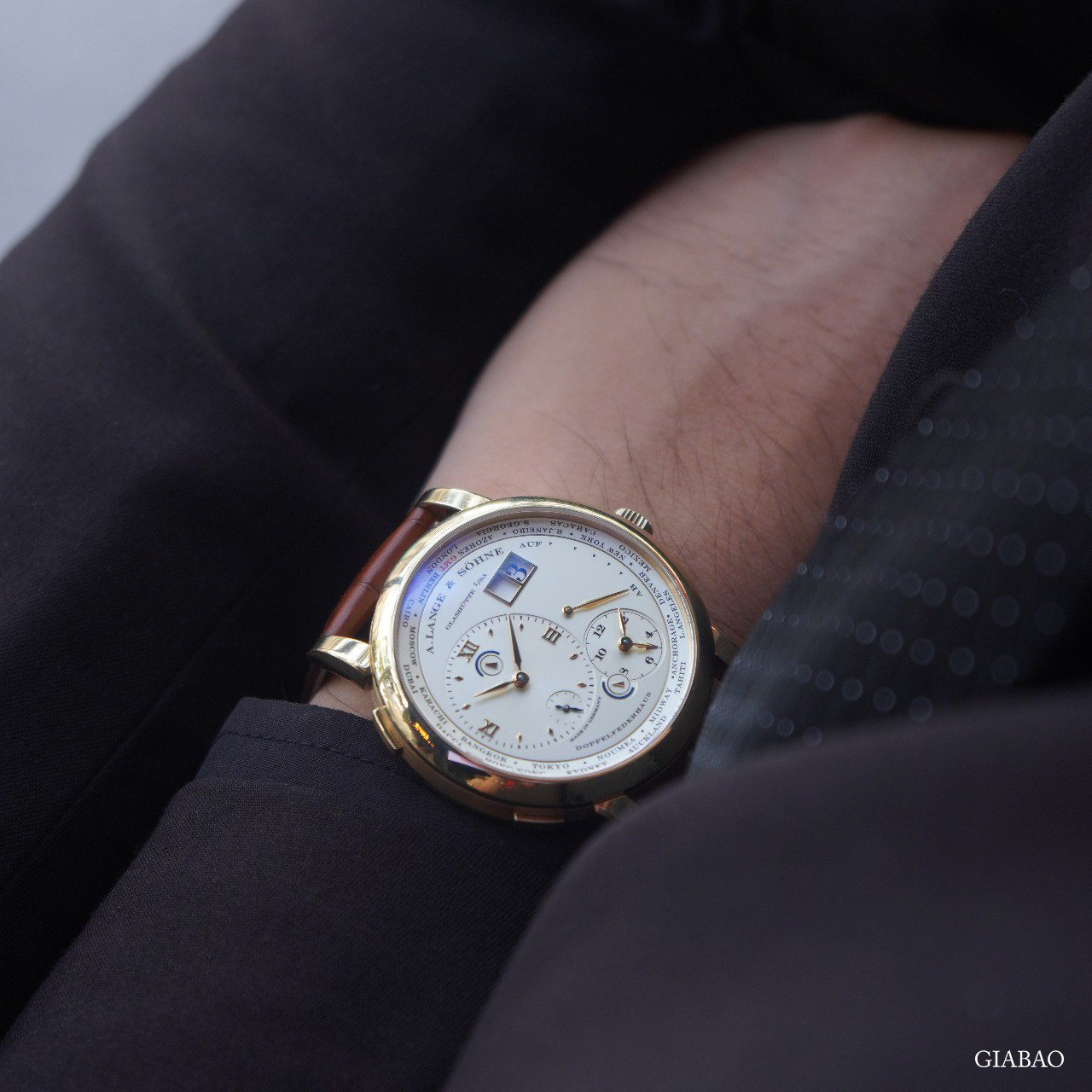 A. Lange & Söhne Lange 1 Time Zone 41.9mm 116.021