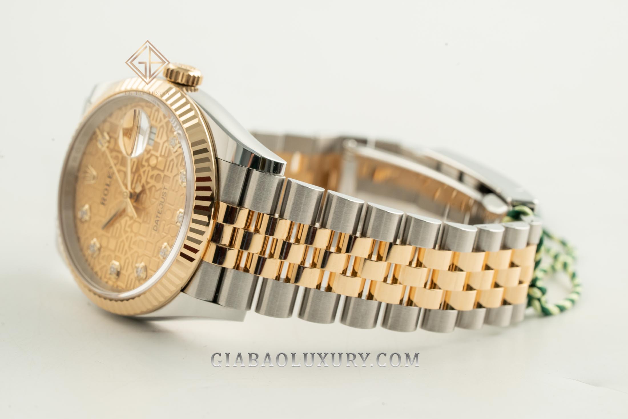 Rolex Datejust 36 126233 Mặt Số Vi Tính Vàng Champagne