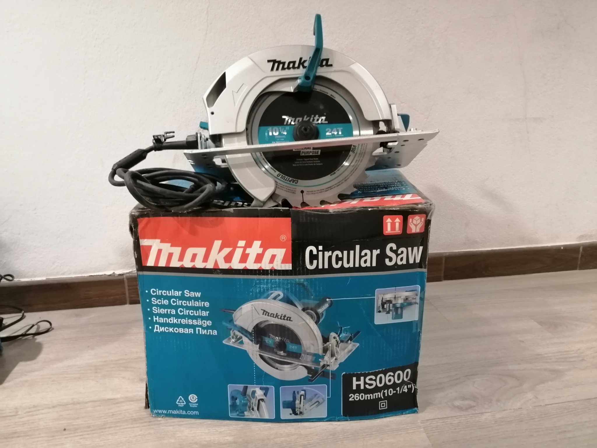 MÁY CƯA ĐĨA - HS0600 HÀNG CHÍNH MAKITA 2000W 260MM HÃNG