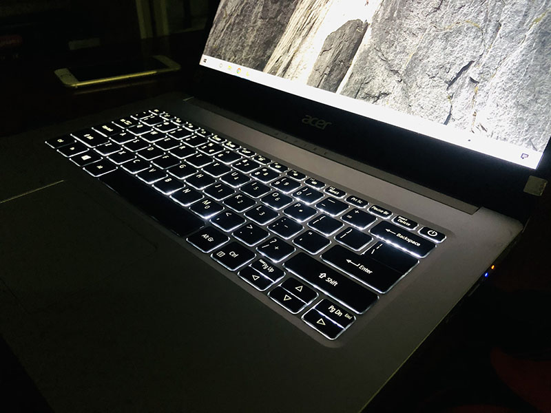 Acer Aspire A514 bàn phím và trackpad