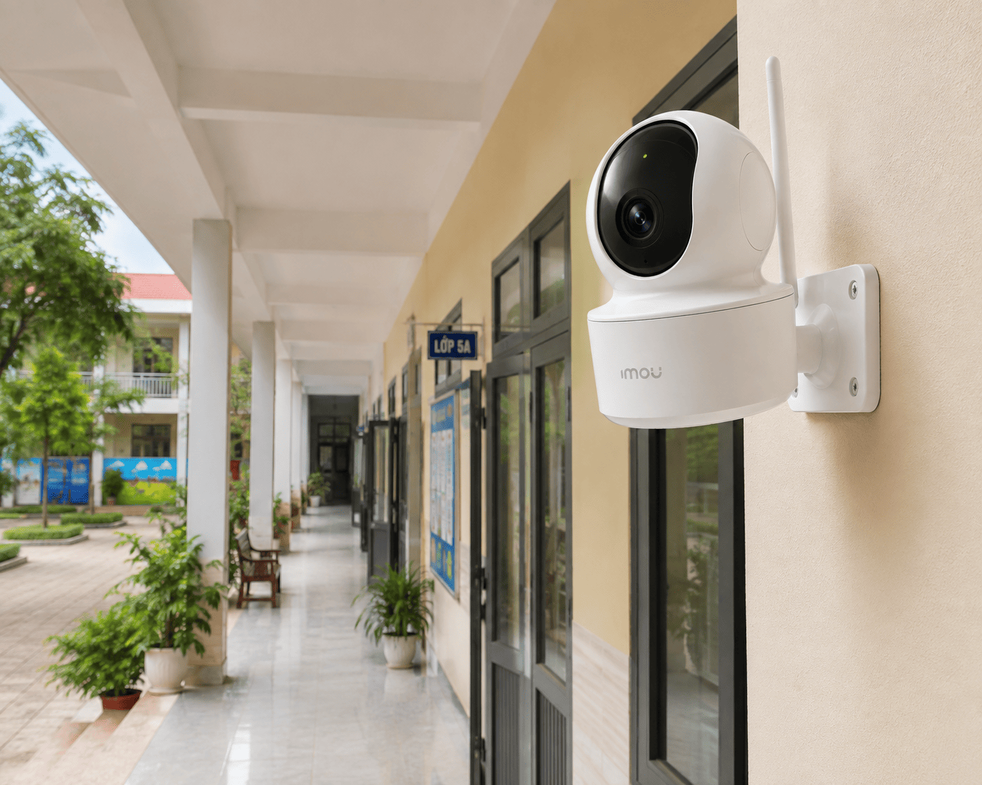 Lắp camera giám sát trường học.
