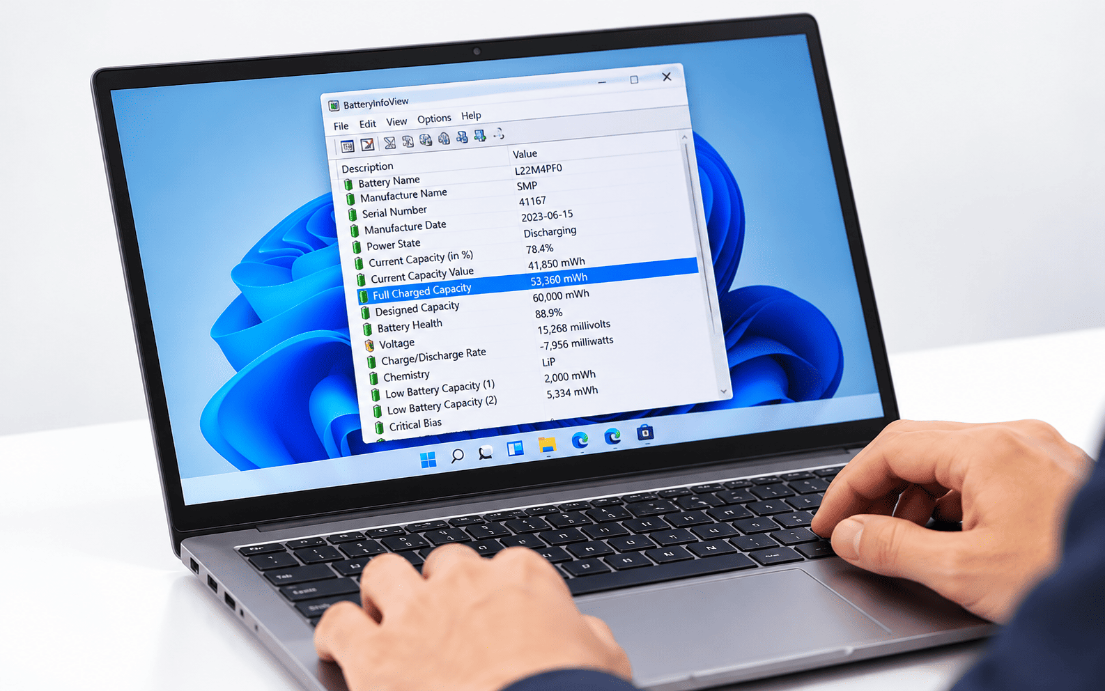 Kiểm tra màn hình laptop cũ để phát hiện điểm ảnh lỗi và sọc màn hình.