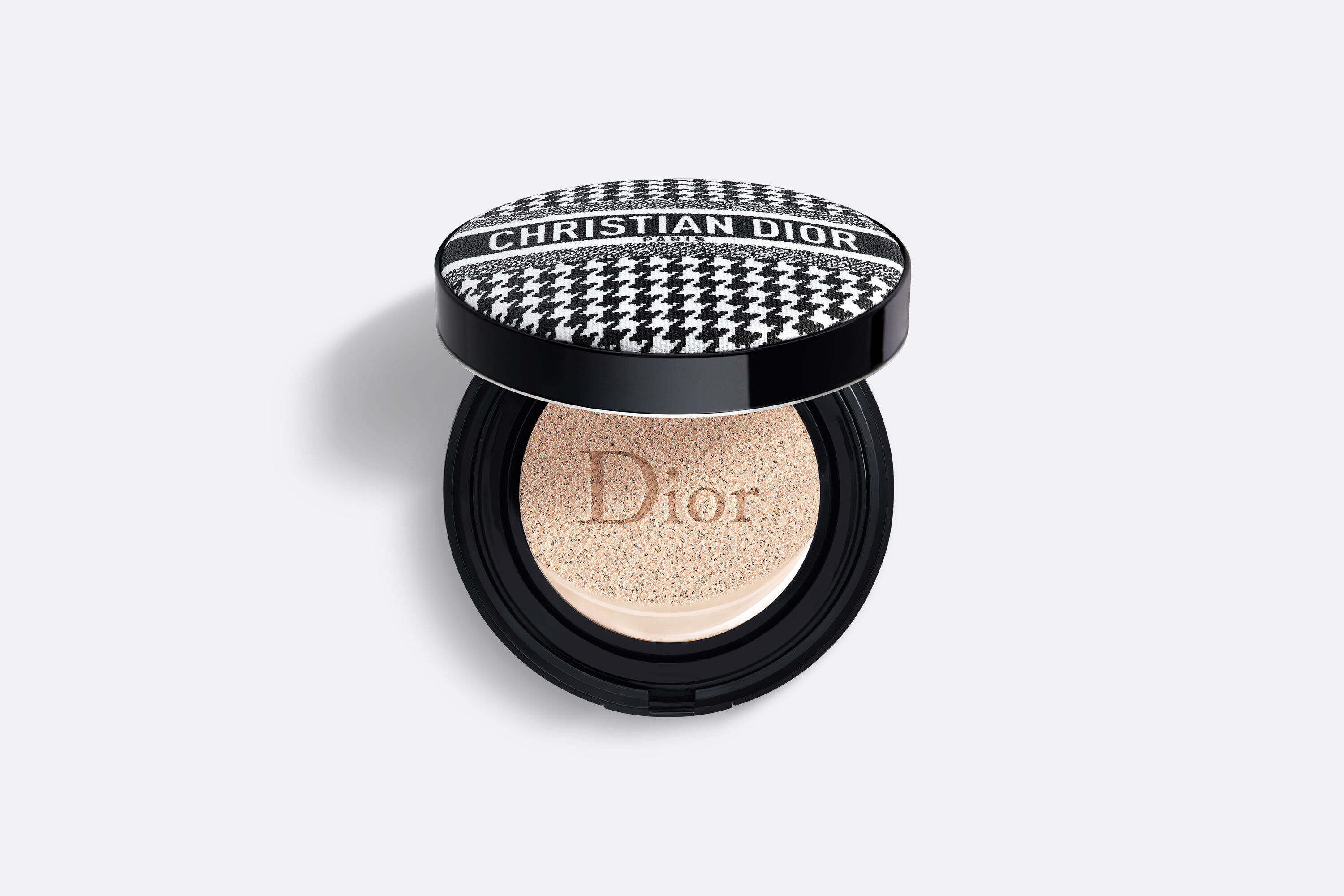 Ruqaiya Khan DIOR Forever Natural Velvet Matte Compact Foundation in 3N  Review and Swatches