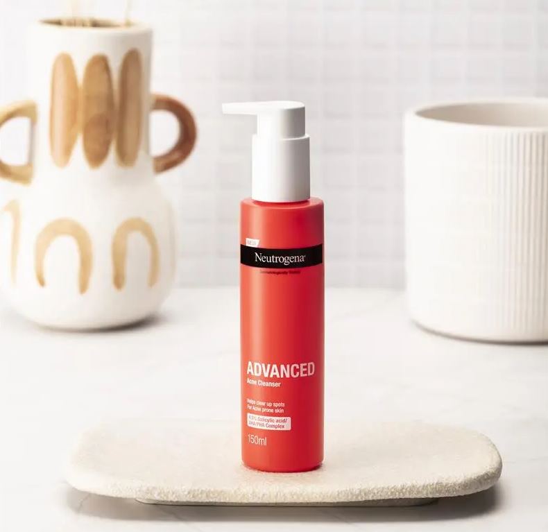 Sữa rửa mặt cho da mụn Neutrogena Advanced Acne Cleanser 150ml