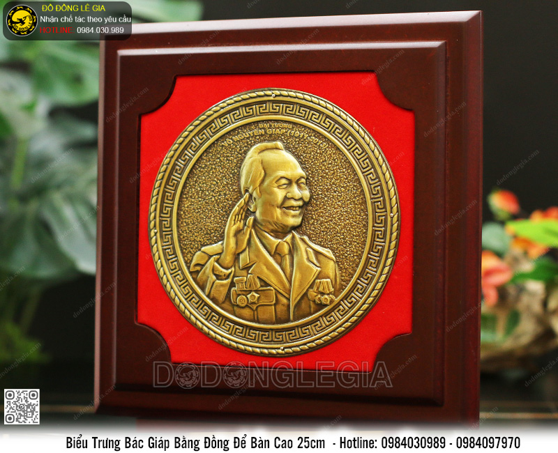 Biểu Trưng Tranh Bác Giáp Để Bàn Bằng Đồng Cao 25cm