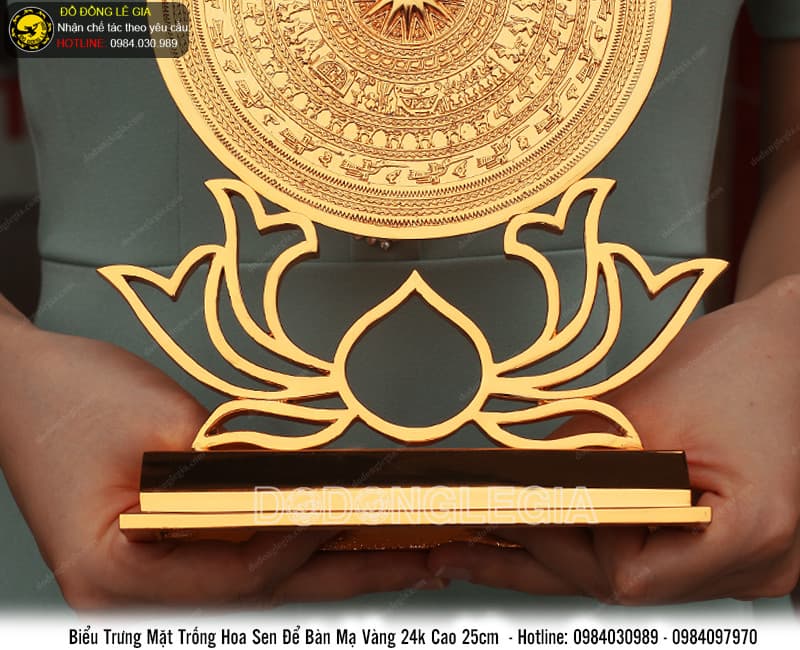 Biểu Trưng Mặt Trống Hoa Sen để bàn mạ vàng 24k cao 25cm