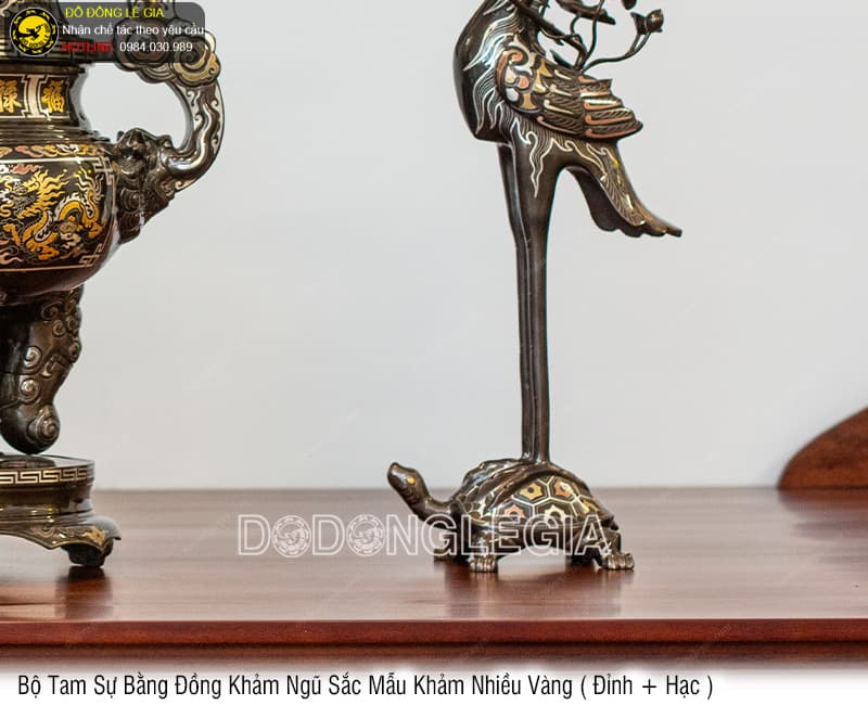 Bộ Tam Sự khảm ngũ sắc Mẫu Khảm Nhiều Vàng (đầu vàng, thân vàng) - Đỉnh và Hạc