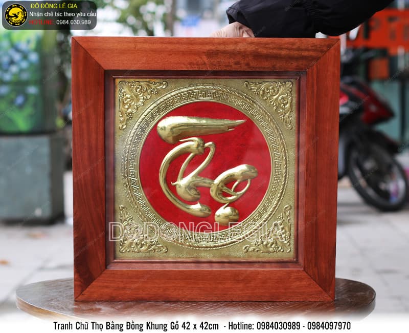 Tranh chữ thọ bằng đồng khung gỗ 42cmx42cm