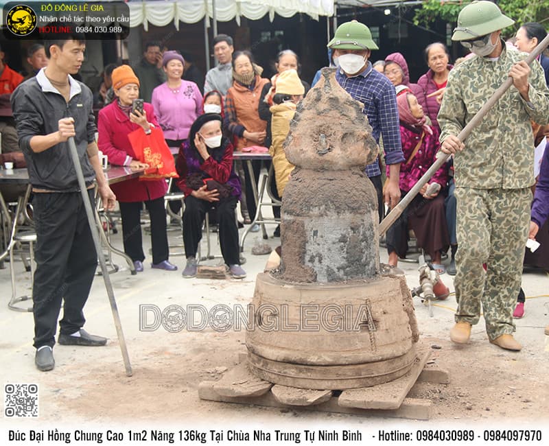 Đúc Đại Hồng Chung cao 1m2 nặng 136kg tại Chùa