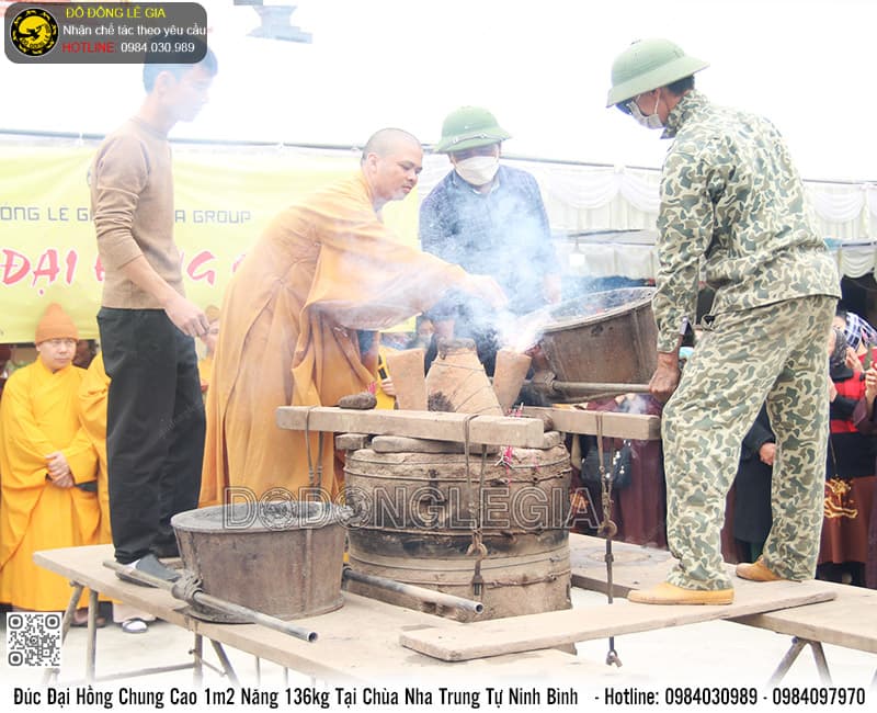 Đúc Đại Hồng Chung cao 1m2 nặng 136kg tại Chùa