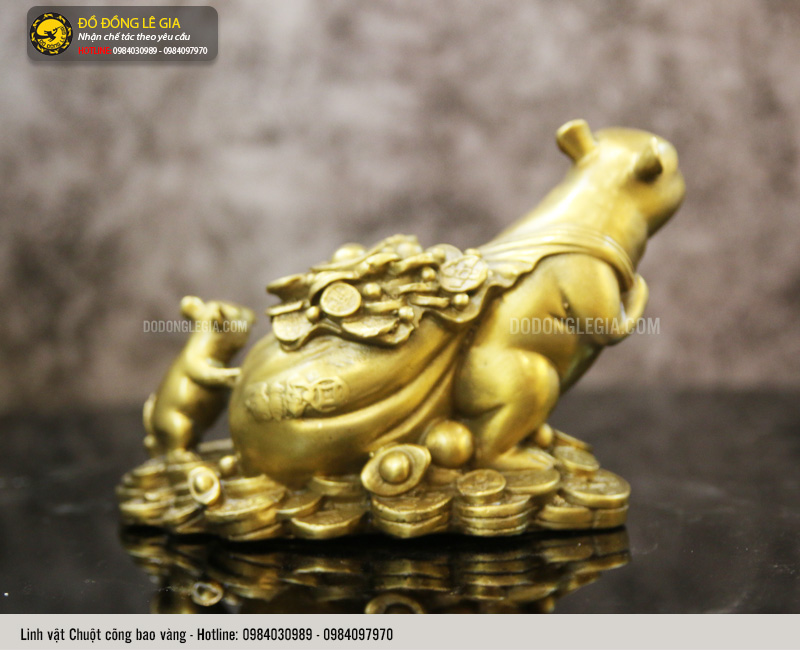 Linh vật Chuột cõng bao vàng