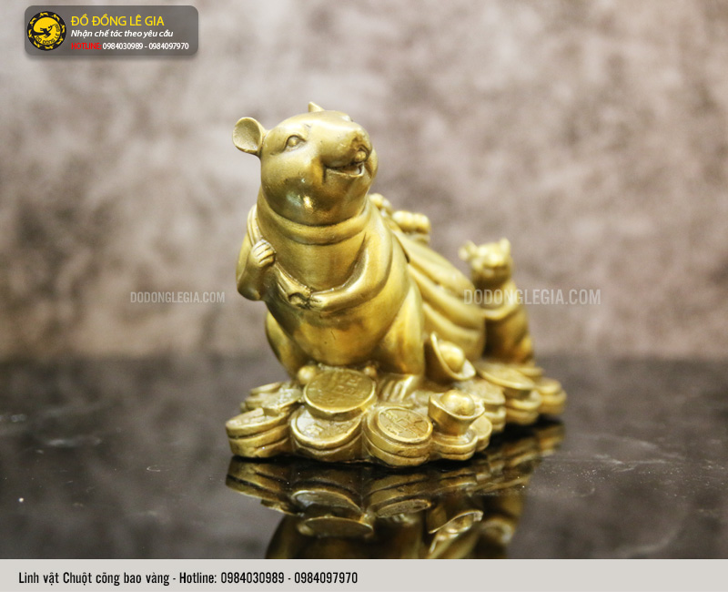 Linh vật Chuột cõng bao vàng