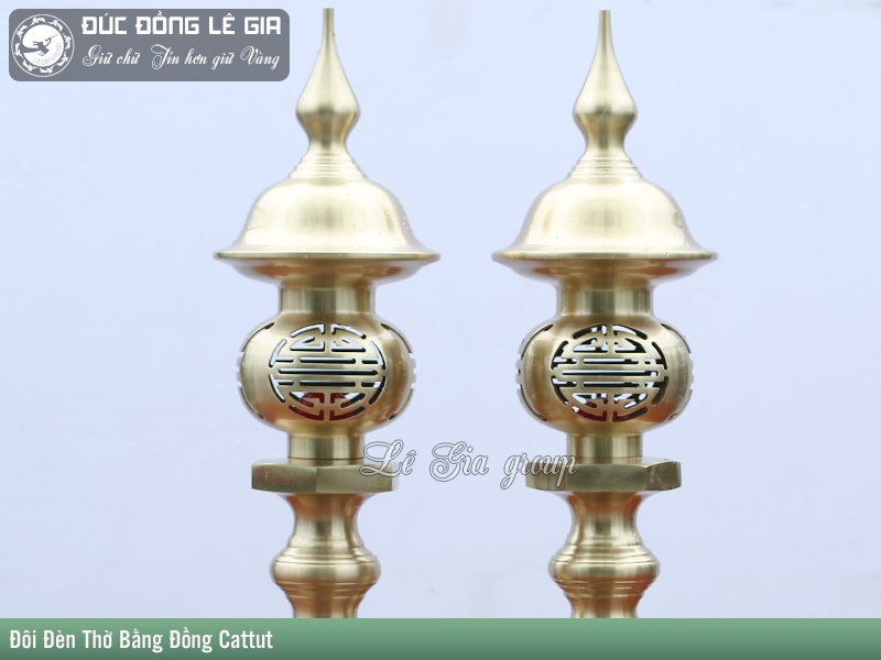 Đôi đèn thờ  bằng đồng cattut 