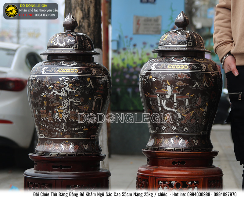 Đôi chóe thờ bằng đồng khảm ngũ sắc