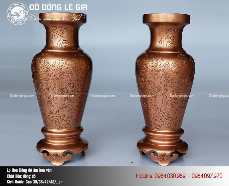 Đôi lọ hoa bằng đồng đỏ ám hoa văn