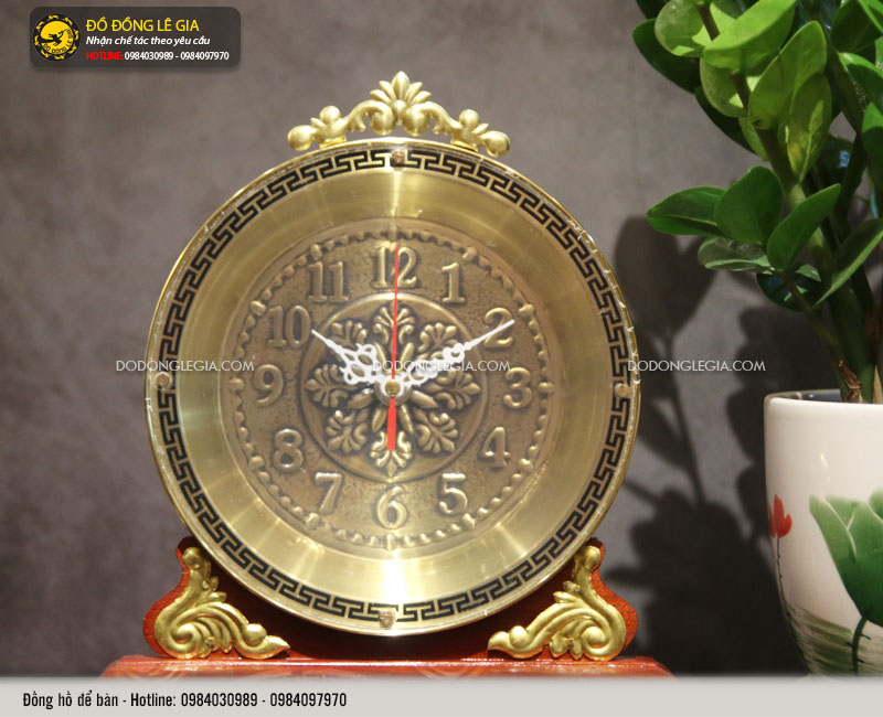 Đồng hồ bằng đồng để bàn mẫu 1