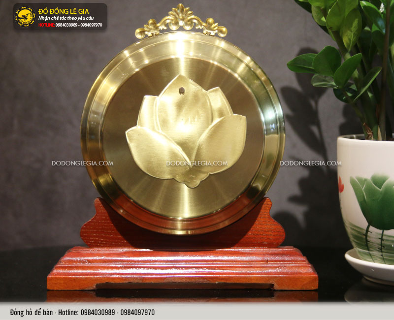 Đồng hồ bằng đồng để bàn mẫu 1