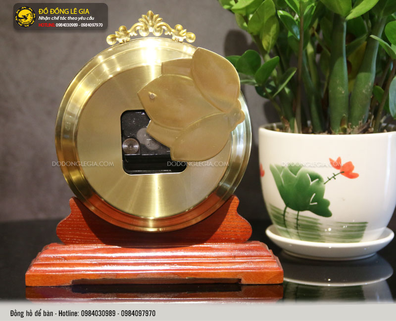 Đồng hồ bằng đồng để bàn mẫu 1
