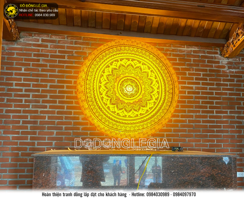 Chế tác và lắp đặt tranh đồng treo đền thờ tại Mê Linh