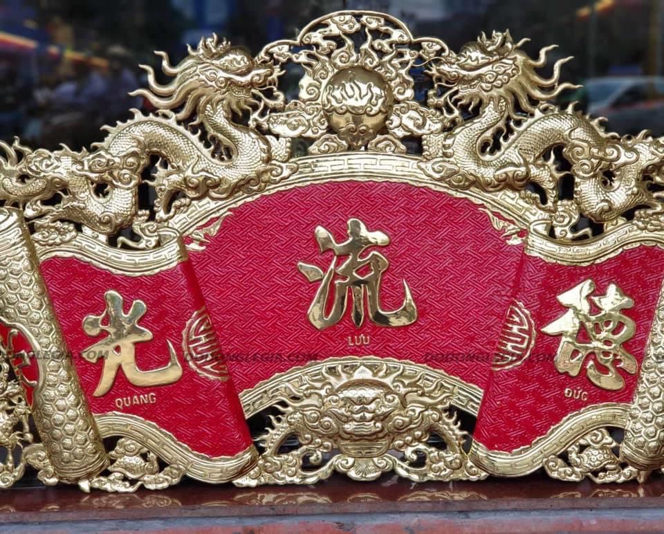 Bộ cuốn thư câu đối bằng đồng vàng nền đỏ - hàng kĩ chạm thủ công
