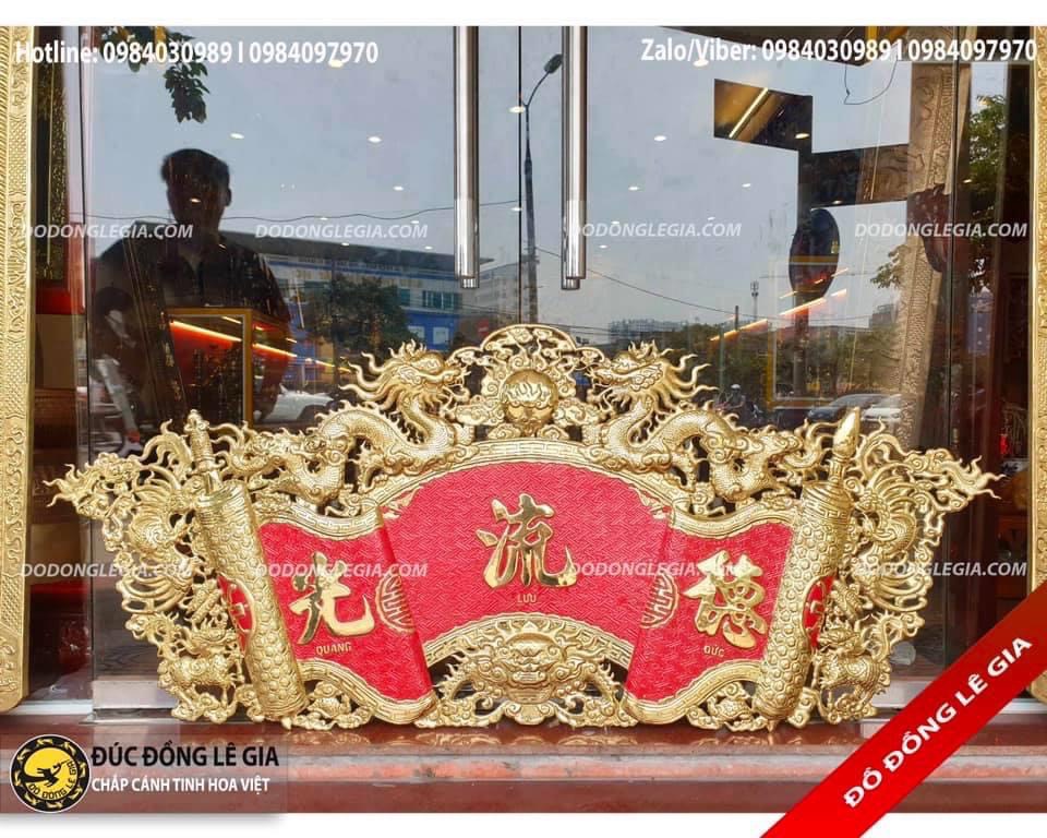 Bộ cuốn thư câu đối bằng đồng vàng nền đỏ - hàng kĩ chạm thủ công