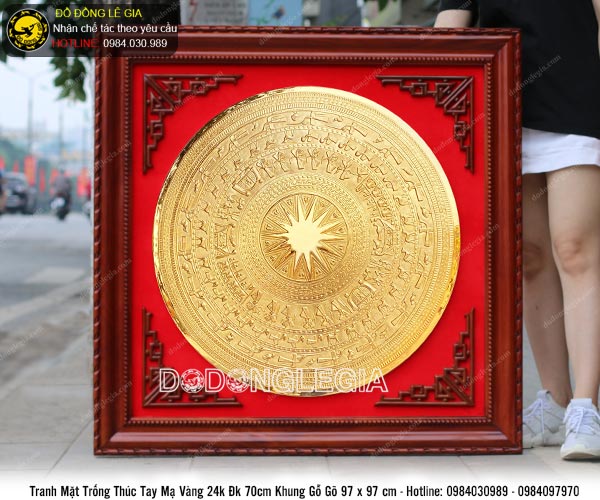 Tranh mặt trống đồng thúc tay mạ vàng 24k khung gỗ gõ 97x97cm