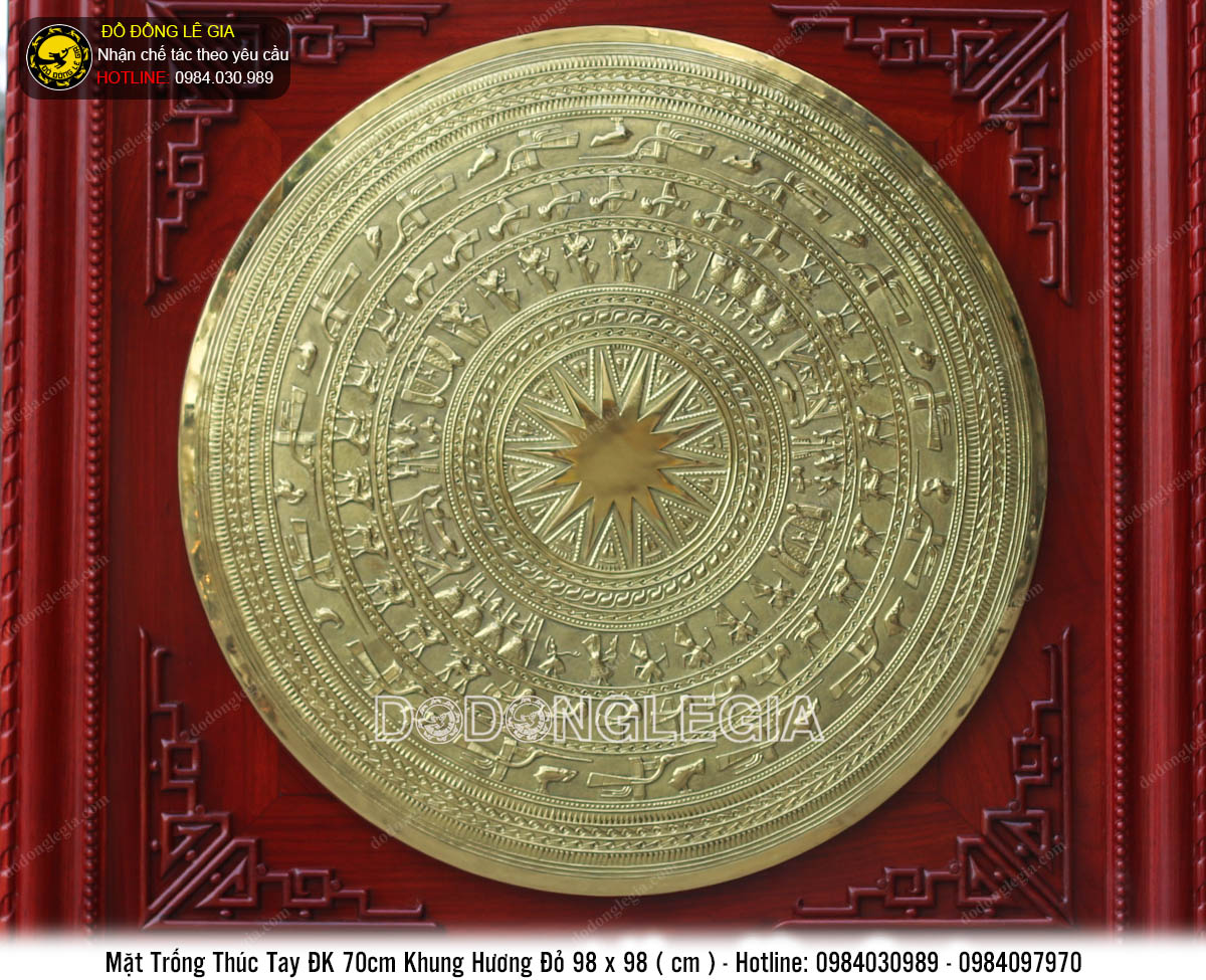 Tranh mặt trống gò tay thủ công DK 70cm khung hương 98cmx98cm