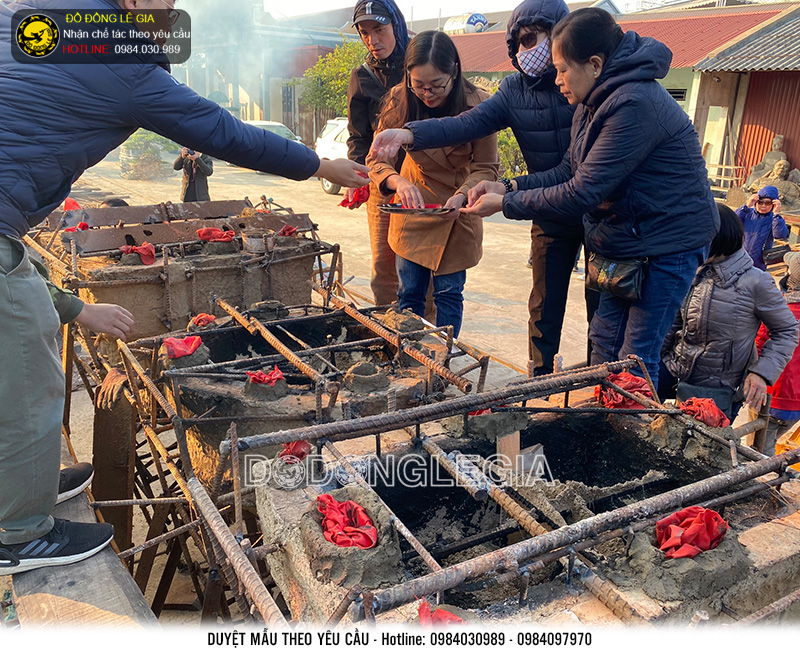 Chế tác và lắp đặt Tượng đồng trong đền thờ tại Mê Linh