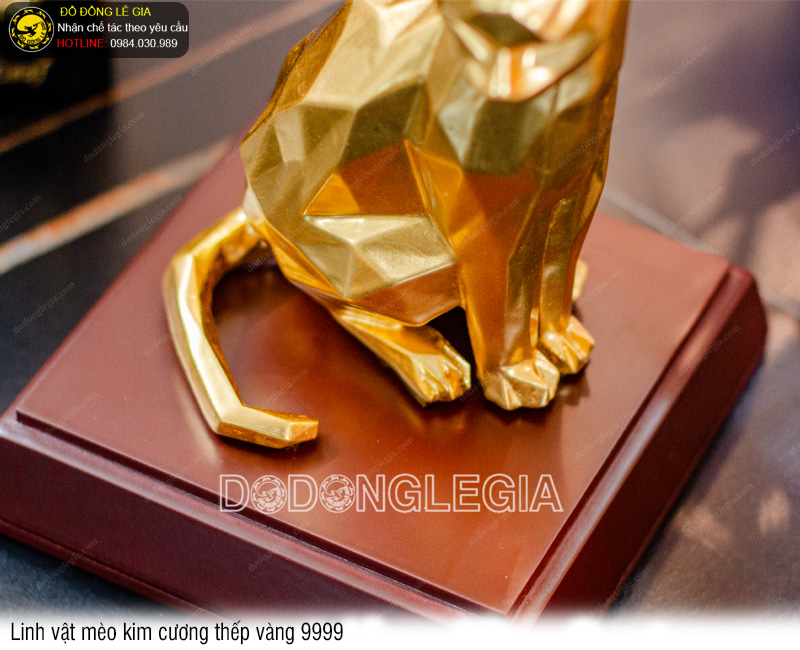 Linh vật mèo kim cương 2023 thếp vàng 9999