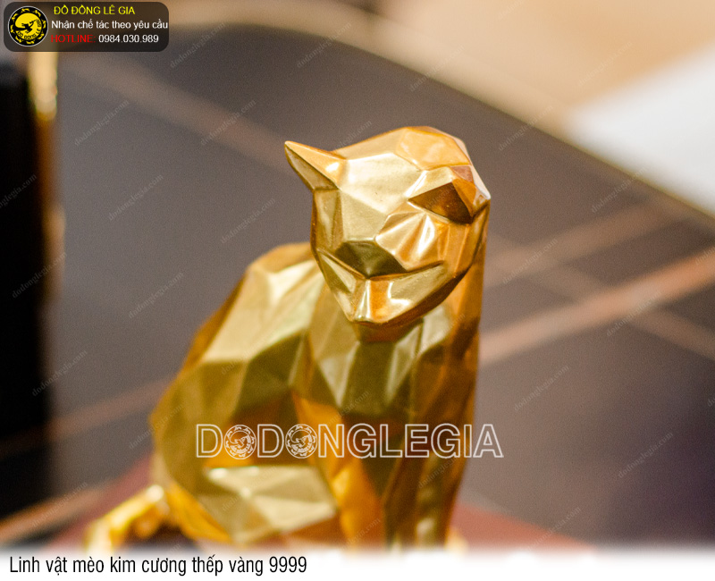 Linh vật mèo kim cương 2023 thếp vàng 9999