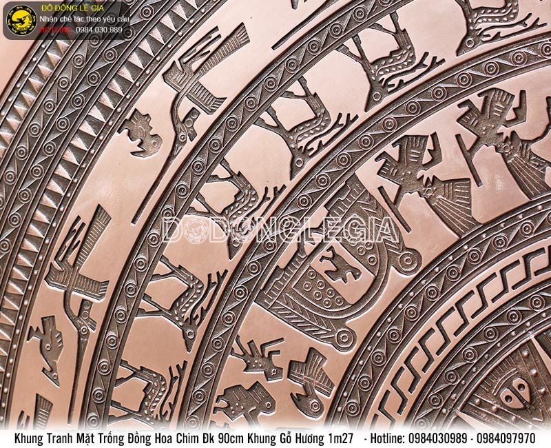 Tranh mặt trống đồng hoa văn chìm đường kính 90cm khung gỗ hương 1m27