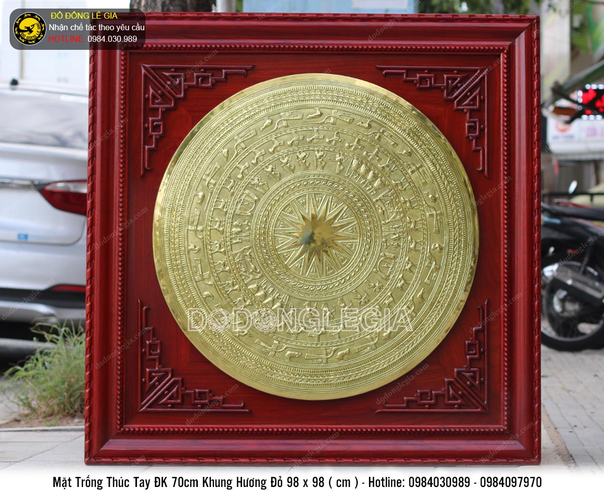 Tranh mặt trống gò tay thủ công DK 70cm khung hương 98cmx98cm